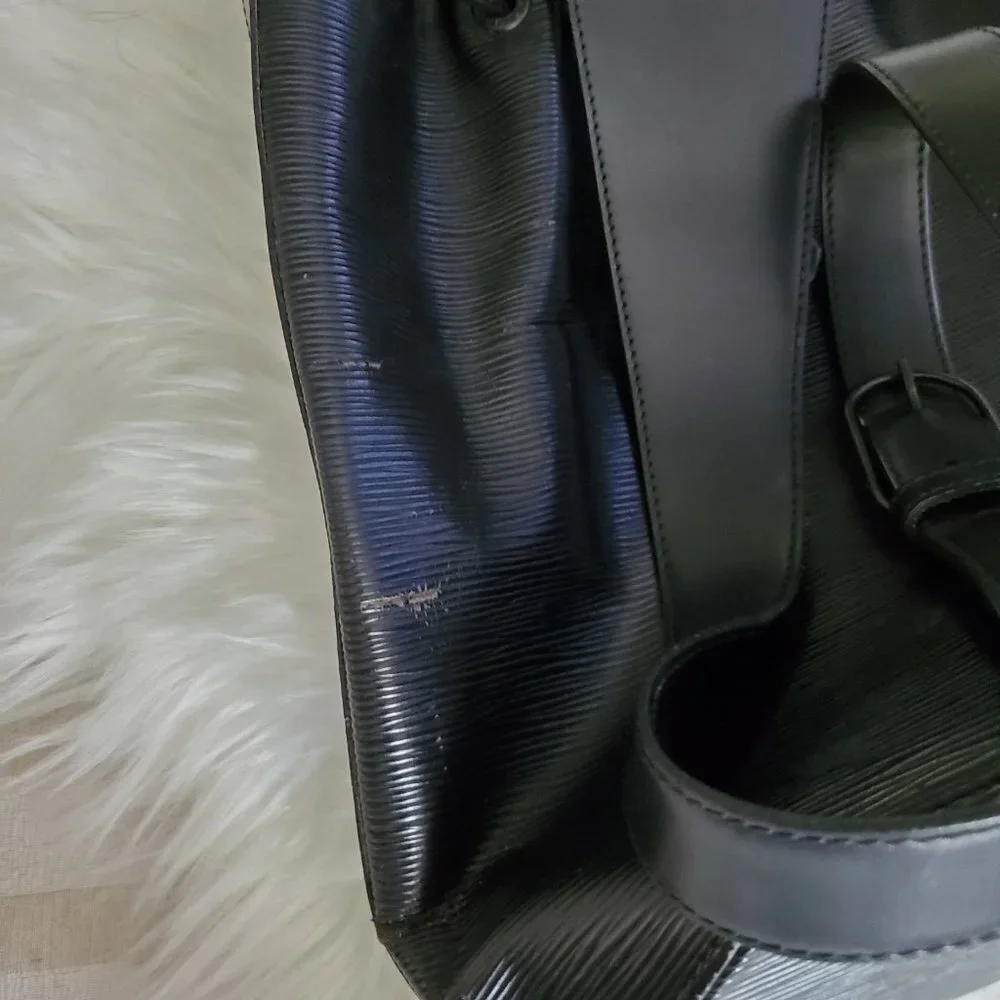 Authentic Louis Vuitton Sac a Dos Drawstring Backpack Epi Leather Black